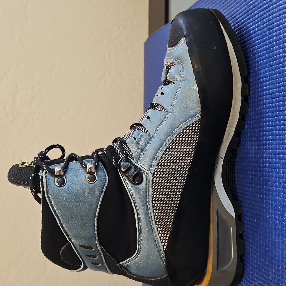 La Sportiva Hiking Boots, Size 7.5+ - Picture 2 of 16